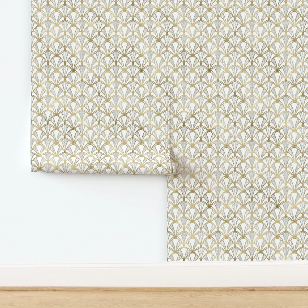 Crackled Cream Scallop Shells in Off White with Gold Art Deco Vintage Wallpaper design